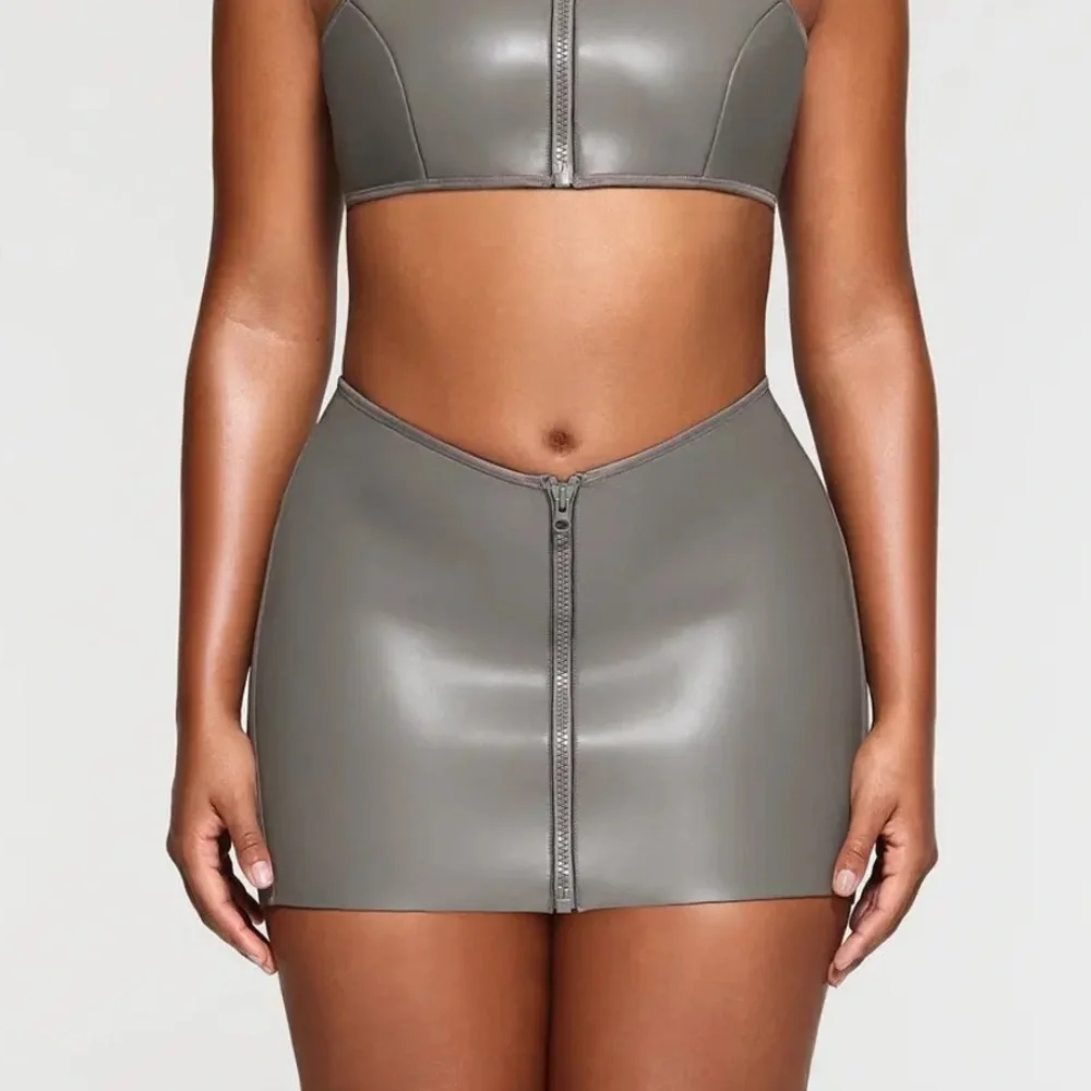 SKIMS ❤️‍🔥 GREY RUBBERIZED SWIM SKIRT NWT SIZE MEDIUM